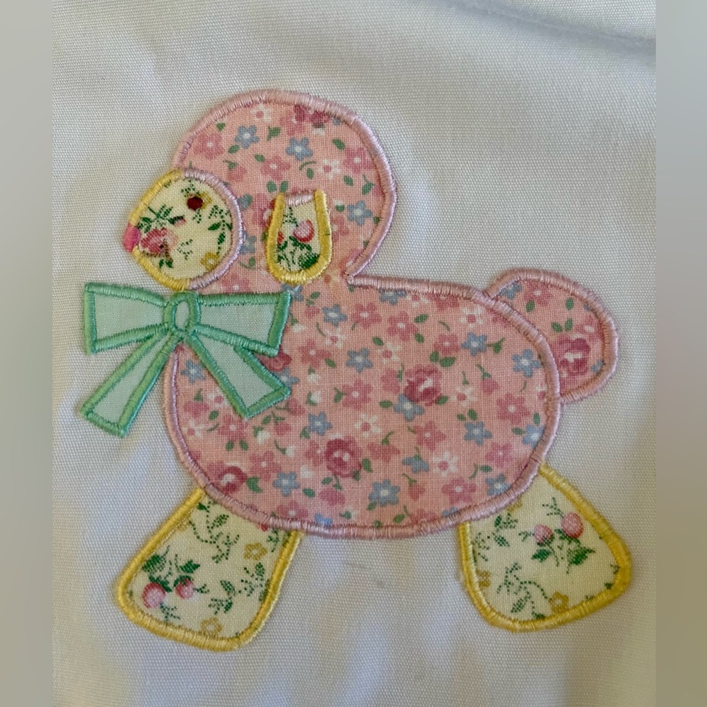 House of Hatten girl baby bib - Picture 2 of 6
